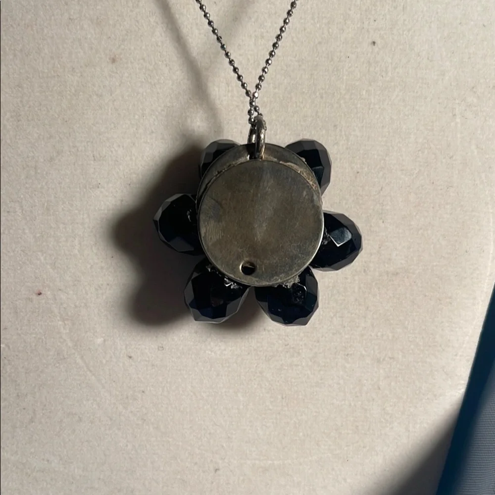 Elegant Black Flower Pendant Necklace